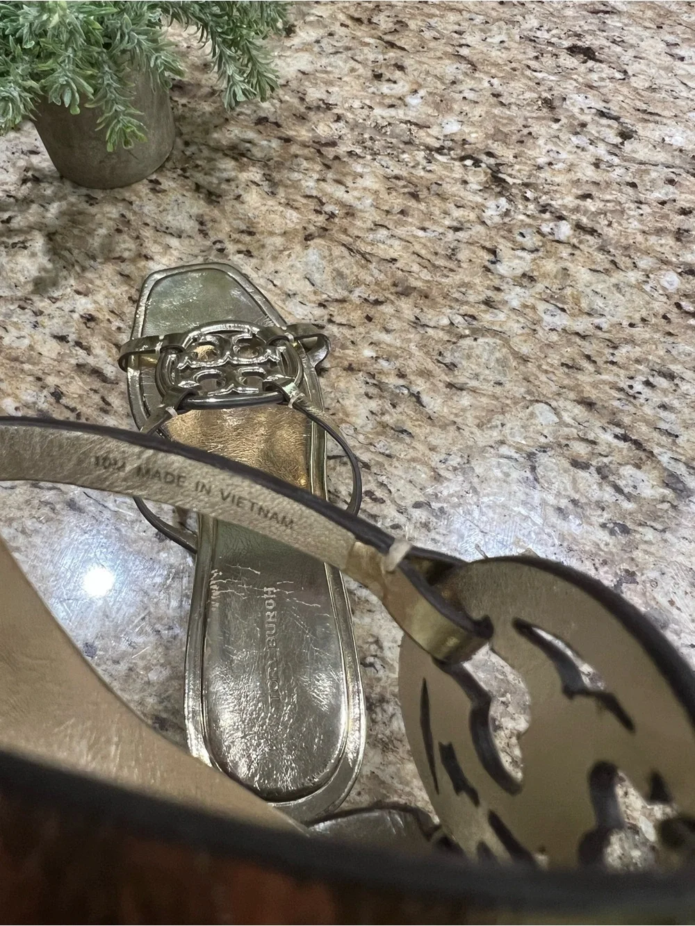 Tory Burch Geo Bombe Gold Metallic Kitten Heel Sandals 10M